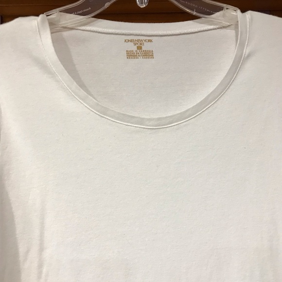 Jones New York Sport White Crew Neck Blouse w/ 3 Buttons on the Sleeve
Ladies - Picture 11 of 16